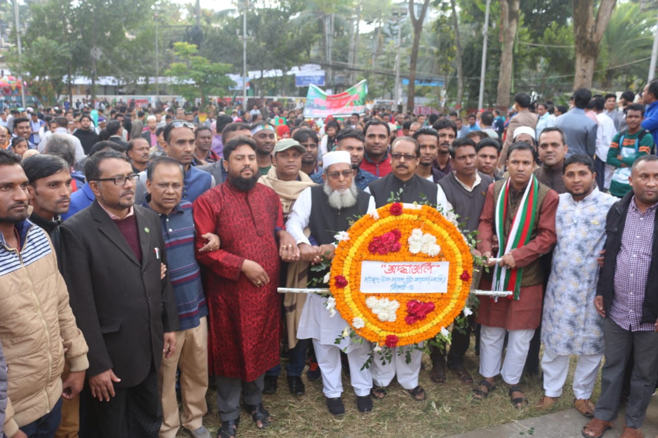 বিজয় দিবসে শহীদ মিনারে মাহমুদ উস সামাদ চৌধুরী এমপি’র পুষ্পস্তবক অর্পন