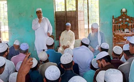 কানাইঘাট দারুল উলুম মাদ্রাসার শিক্ষক ও ছাত্রদের সাথে চেয়ারম্যান প্রার্থী বাহারের মতবিনিময় 