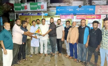 তাজুল ইসলামকে বিএনপি নেতৃবৃন্দের ফুলেল শুভেচ্ছা