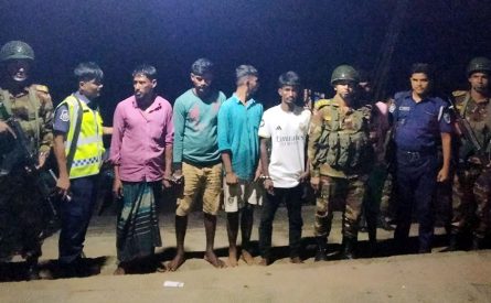 ধোপাজান চলতি নদী থেকে বালু উত্তোলন, ৯ নৌ শ্রমিকের দ ণ্ড