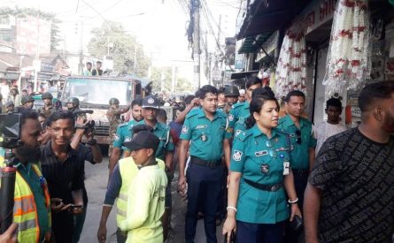 সিলেটে ফুটপাত দ খ ল মুক্ত রাখতে যৌথ বাহিনীর অ ভি যা ন