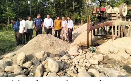 প্রশাসনের অভিযানে লোভাছড়া কোয়ারীর পাথর জব্দ, ক্রাশার মেশিন ধ্বংস, জরিমানা