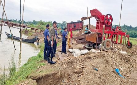 এবার লোভাছড়া পাথর কোয়ারিতে অভিযান, ৪টি ক্রাশার মেশিন ধ্বংস