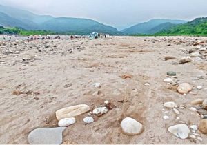 সাদাপাথর লুট: ‘প্রভাবশালী ব্যক্তি ও সংস্থার’ বিরুদ্ধে পূর্ণাঙ্গ অনুসন্ধানে দুদক