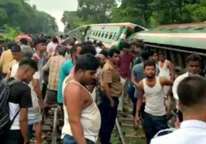 সিলেটে ট্রেন লাইনচ্যুত: দুটি তদন্ত কমিটি, দুজন বহিস্কার